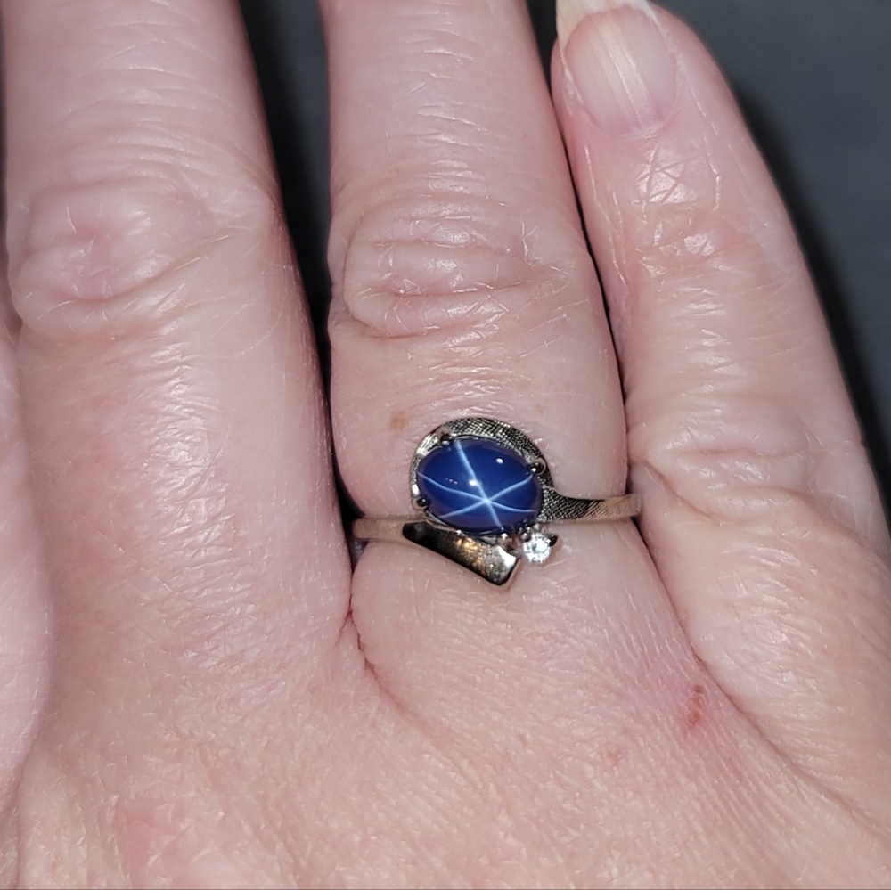 Star sapphire white gold ring